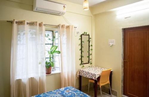 Tollygunge House | AC ROOM with attached bathroom