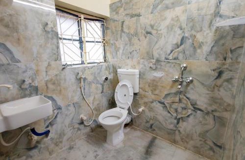 Tollygunge House | AC ROOM with attached bathroom