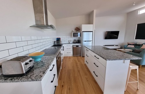 Marion Bay House | Acacia Views - A large and amazing holiday home
