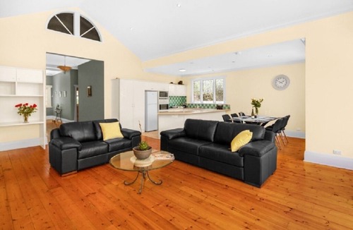 Black Forest House | Adelaide Style Accommodation-Close to City and Beach-4 .5 Star+WI-FI+ 3 carpark