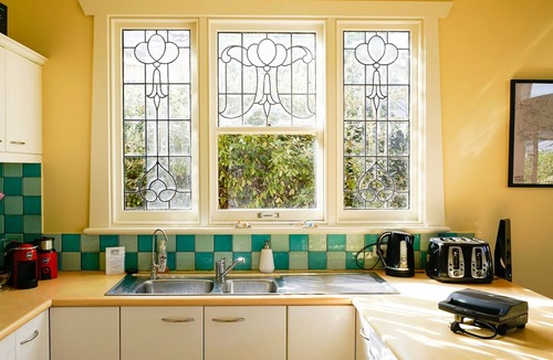 Black Forest House | Adelaide Style Accommodation-Close to City and Beach-4 .5 Star+WI-FI+ 3 carpark