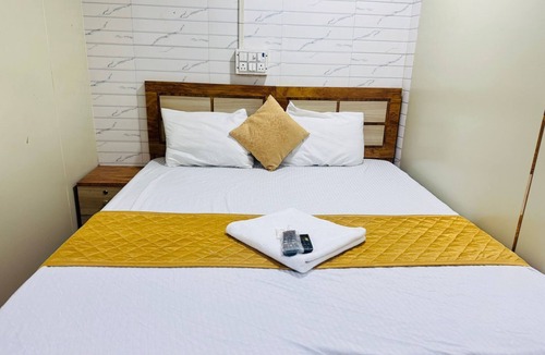 Mumbai Hotel | Adorable 1-bedroom hotel with AC in vibrant Mumbai
