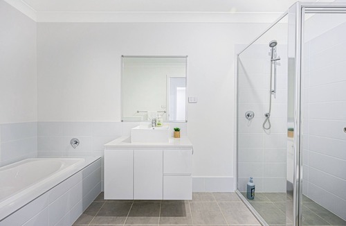 Edmondson Park House | Adorable Modern 4 Br House Parking & Convenient