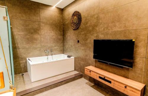 Sulthan Bathery Hotel | AE Tower Platinum Retreat