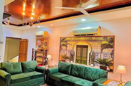 Banjara Hills Apartment | Aesthetic 2B apt in Banjara Hills, done up in a comfy eclectic and antique style