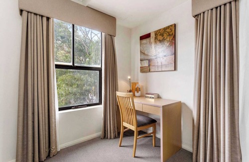 Northbridge Apartment | Affordable Central James St Apartment