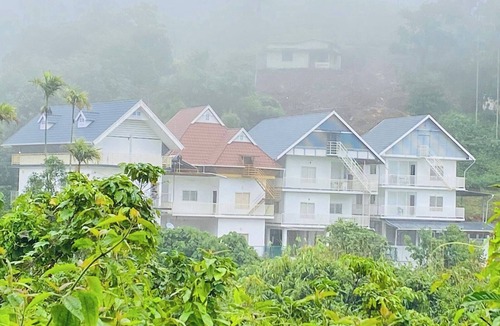Aadit Cottage | Affordable garden plus view stay in misty Munnar