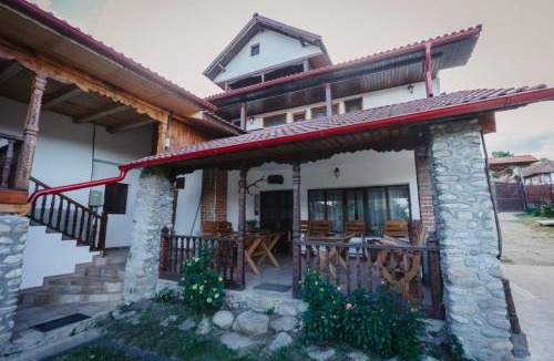 Tismana House | Agro-pensiunea "Plaiul Castanilor"
