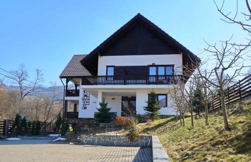 Rodna Villa | Agropensiunea turistică La Rusu