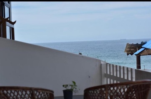 Kovalam Bed & Breakfast | Al Packbag premium beach hotel light house kovalam