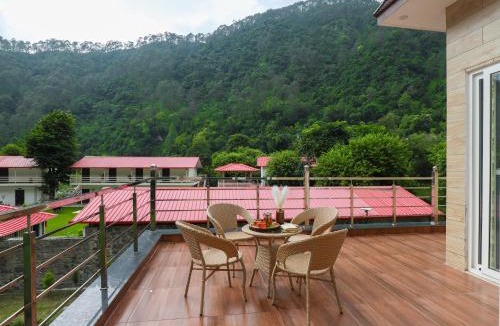 Kaul Villa | Alaya Stays 3 BHK with Lush Garden & Gazebo - Avasa