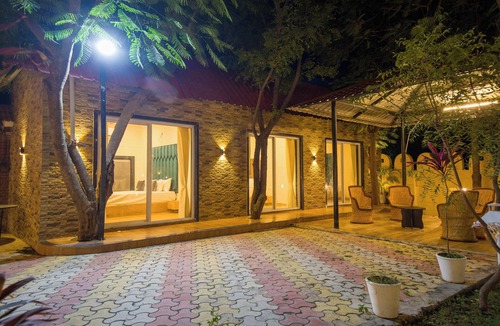 Chikalwas Villa | Alaya Stays 5BHK Roohmon's Farm Pvt Pool