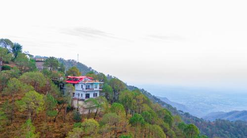 Kasauli Villa | Alaya Stays Archee's 6 BHK Nature Retreat with Game Lounge & Open Dining