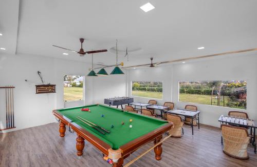 Village Hokra Apartment | Alaya Stays, Krishna Serenity Pet-Friendly Suite with Pool, Lawn & Gazebo