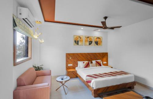 Village Hokra Apartment | Alaya Stays, Krishna Serenity Pet-Friendly Suite with Pool, Lawn & Gazebo