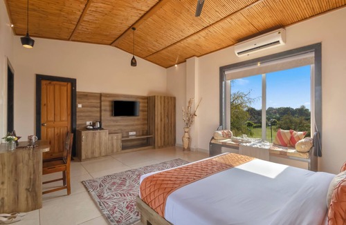 Village Hokra Hotel | Alaya Stays Krishna Serenity Suite