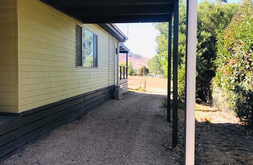Bonnie Doon House | ALL SEASONS RETREAT: 4 BR, 2 BA House in Bonnie Doon, Sleeps 10