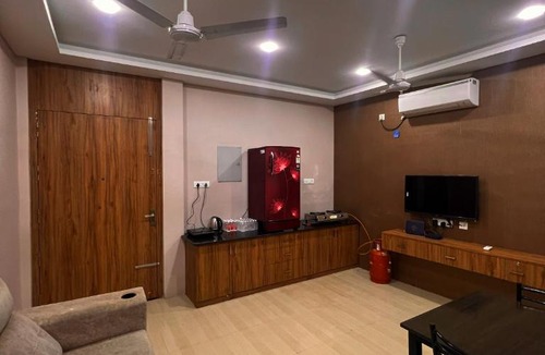 Alwarpet Apartment | Alma by MyCasa Elegant 2BHK Stay in TTK Road