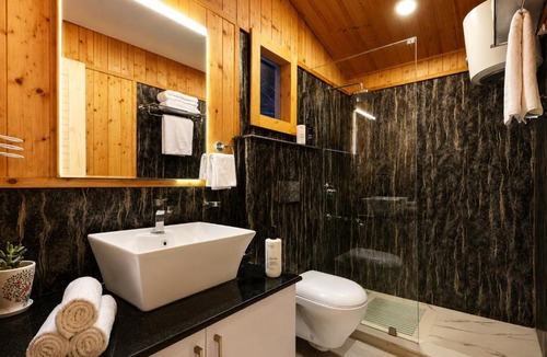 Bullawala Villa | Alora in the Hills Pet-friendly with Shared Garden, Pergola Lounge, & TT Table