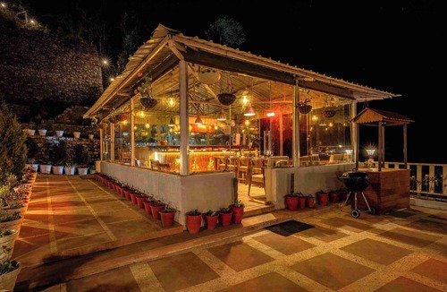 Kempty Range Villa | amã Stays & Trails Barefoot Bungalow, Dhanaulti