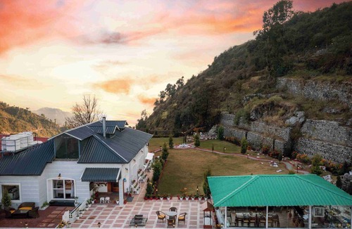 Kempty Range Villa | amã Stays & Trails Barefoot Bungalow, Dhanaulti