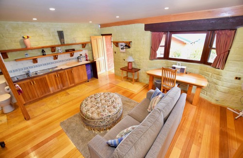 Katoomba Villa | Amaroo Mountaintop Villa | Deluxe Eco, 5 Bedroom, 3.5 Bathroom, Jacuzzi, Views