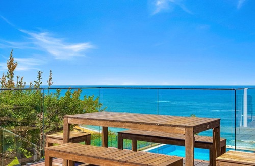 Killcare Heights House | Amazing 180 Degree Views by HolidayCo.