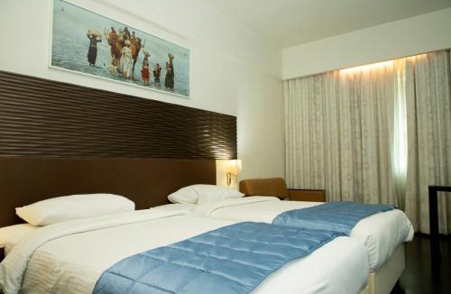 Gandhidham Hotel | Ambar Sarovar Portico