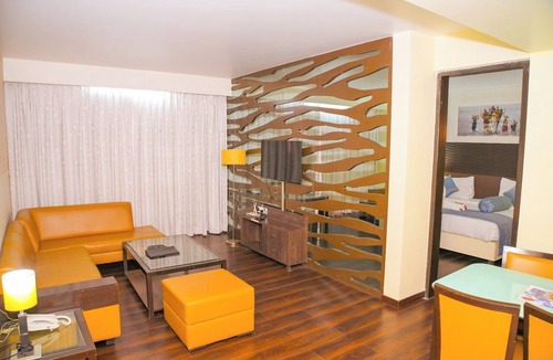 Gandhidham Hotel | Ambar Sarovar Portico