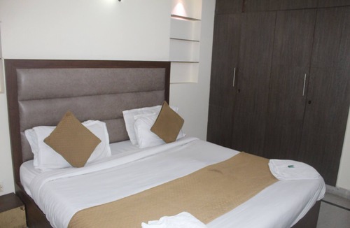 Chittaranjan Hotel | Ambient Express Cr Park