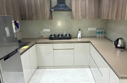 Zirakpur Apartment | Amur Stays 3: 3 Bedroom Flat, Chandigarh Airport