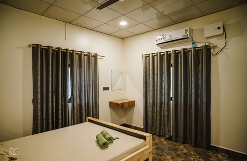 Vasai House | Anand hillside Retreat 3BR Pool Villa by Homeyhuts