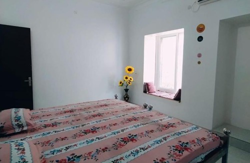 Deoghar Apartment | Anand Nivas Homestay 10 Mins from Mandir
