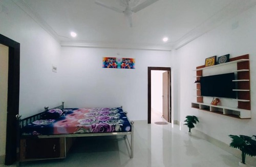 Deoghar Apartment | Anand Nivas Homestay 10 Mins from Mandir