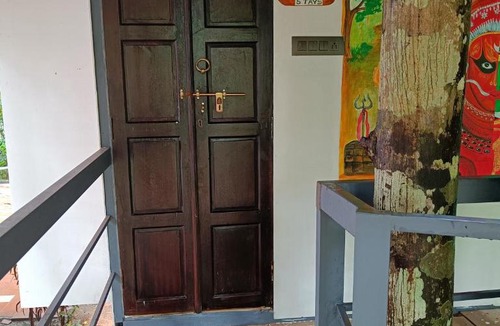 Vaikom Hotel | Anandam Woods - A Heritage single Room for couple-small family