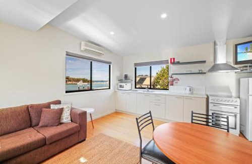 Huskisson Villa | Anglesea Family Bungalow by Book Jervis Bay