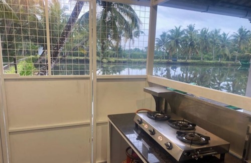 Kumbalangi Apartment | Ann's Aqua stay, Kochi.