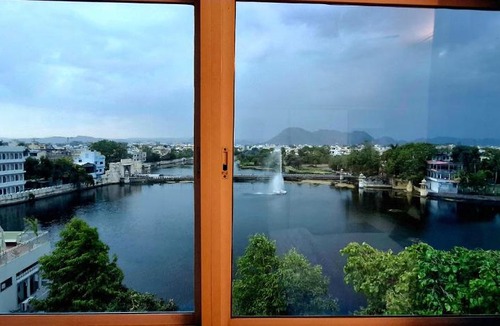 Lake Swaroop Sagar House | Antariksh -A beautiful homestay near Lake Pichhola
