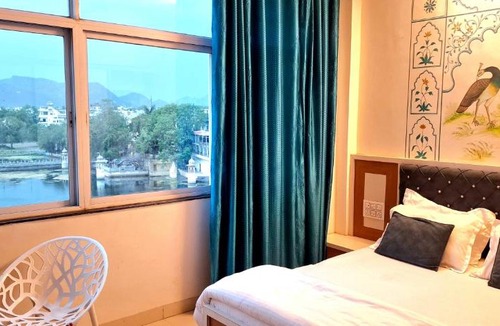 Lake Swaroop Sagar House | Antariksh -A beautiful homestay near Lake Pichhola