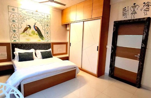 Lake Swaroop Sagar House | Antariksh -A beautiful homestay near Lake Pichhola