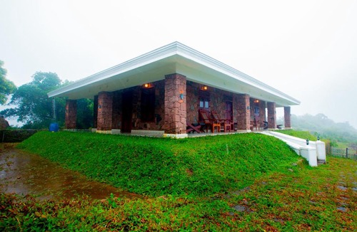 Todupulai Resort | Anudhyana Vagamon Luxury Private Bungalow by VOYE HOMES