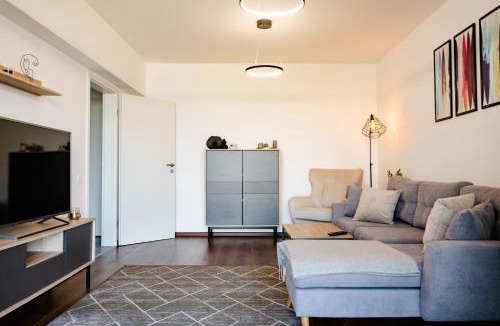 Tractorul Apartment | Apart B&V 55 Qualis - Elegant Apartment with Parking