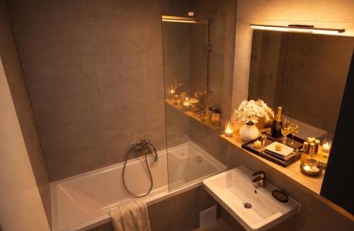 Tractorul Apartment | Apart B&V - Modern Apartment near Coresi Mall