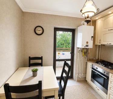Scheia Apartment | Apartament confortabil cu balcon și vedere spre zona verde Obcini, Suceava