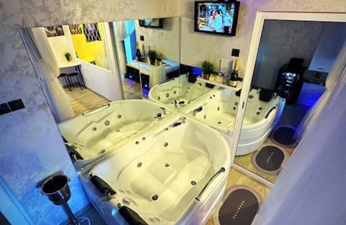 Botosani Apartment | Apartament cu o camera de Lux cu Jacuzzi/Constelatie complet utilat acceptam plata cu cardul de vacanta