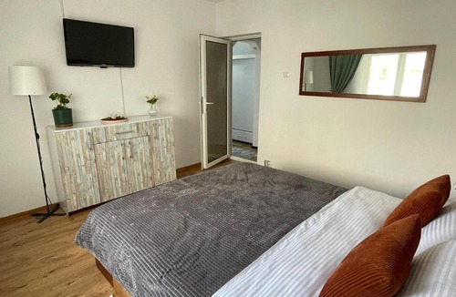 Husi Apartment | Apartament Husi