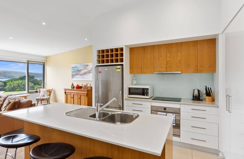 Apollo Bay Apartment | Apollo Blue 14 - Central Position, Picturesque Views