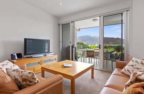 Apollo Bay Apartment | Apollo Blue 14 - Central Position, Picturesque Views
