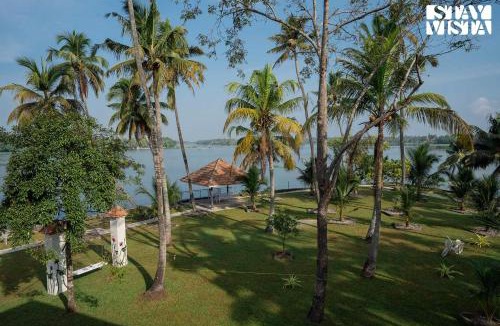 Kumbalam Villa | Aqua Vista Riverview by StayVista - Private Pool