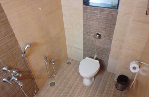 Girinagar Hotel | Aquarius Resort